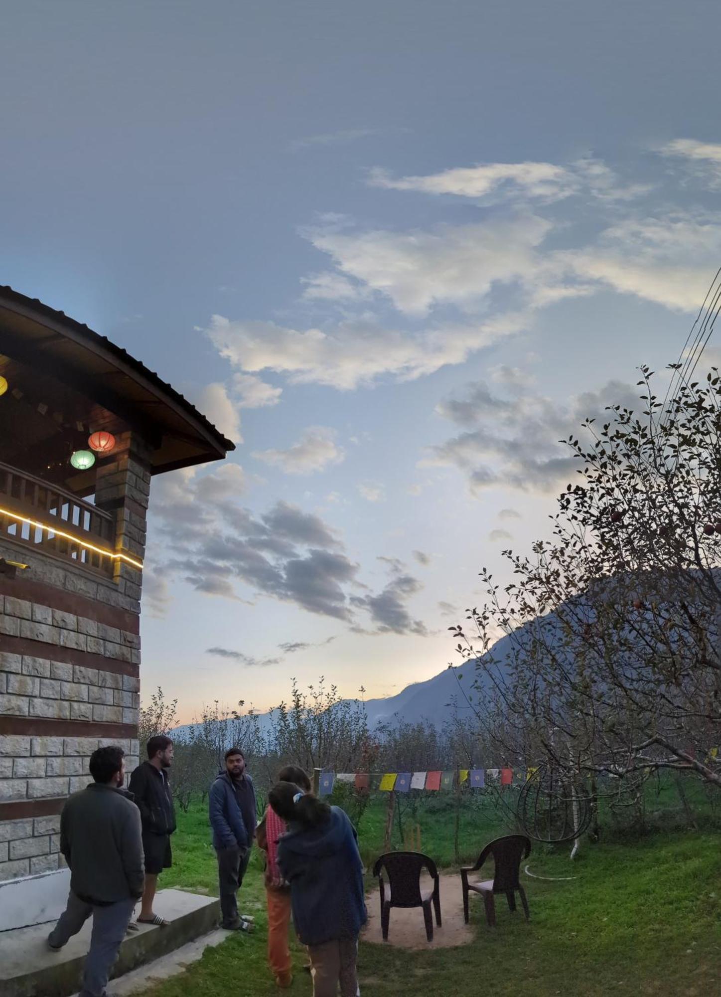 The Hideout - Hiraeth Hostel Manāli Kültér fotó